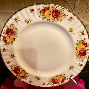 “Holiday” Christmas Old Country Roses  4 New Dinner Plates by Royal Albert $140.